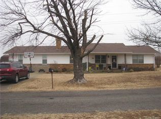 1102 S C St, Henryetta, OK 74437