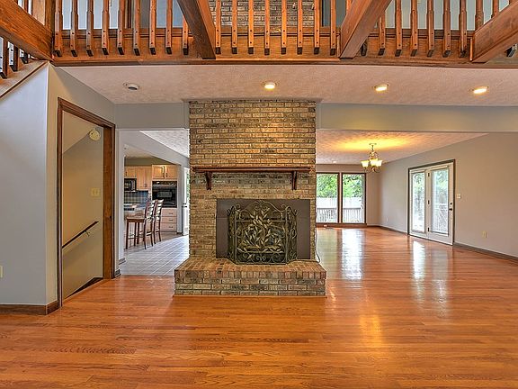 5th image of 22212 Sugarbush Ln
