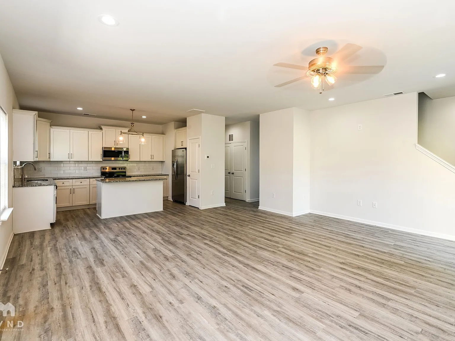 3 bed, 3.0 bath, 1431 sqft, $1,981 — Photo 4