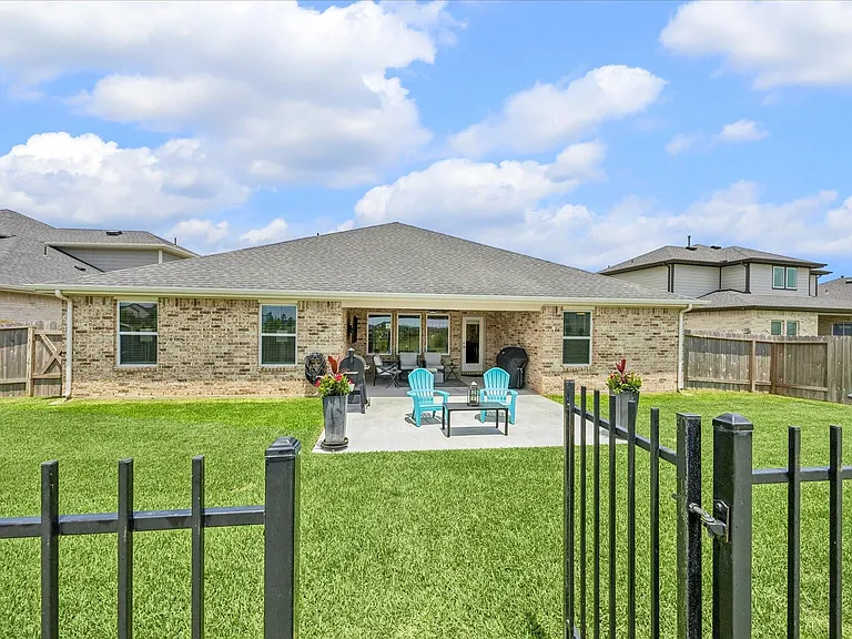 3335 Kendleshire Ln — Photo 33