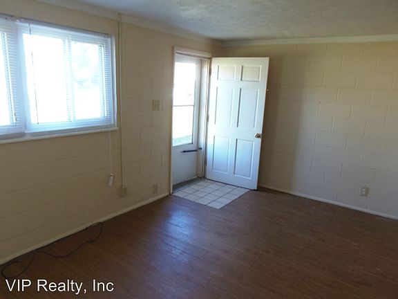 4th image of 289 Clarendon Ave APT B