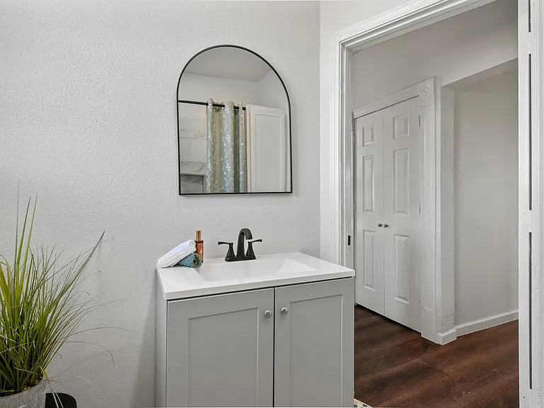 515 E Morton St — Photo 15
