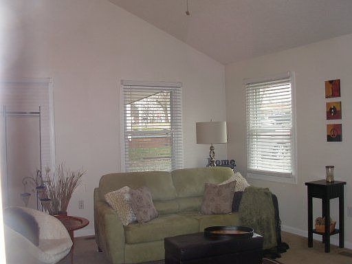 4th image of 409 Douglas Ave