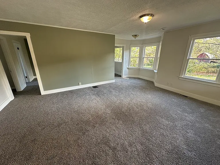 11625 NW Thompson Rd — Photo 2