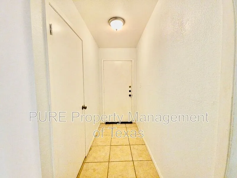3 bed, 2.0 bath, 1145 sqft, $1,725 — Photo 3