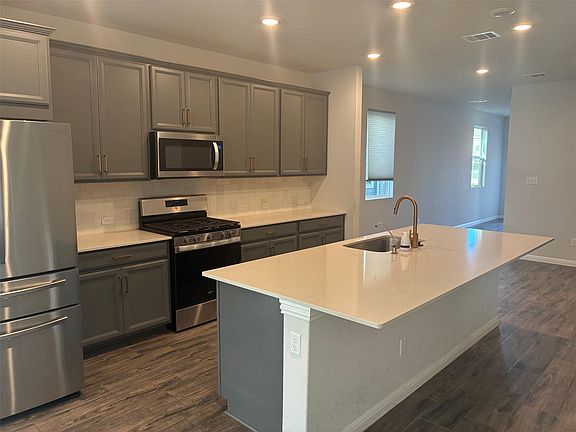 2nd image of 2509 Berryville Ln