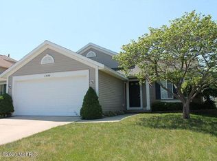 4559 Country Hill Dr SE, Kentwood, MI