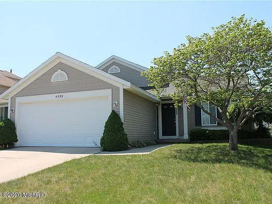 4559 Country Hill Dr SE photo 1