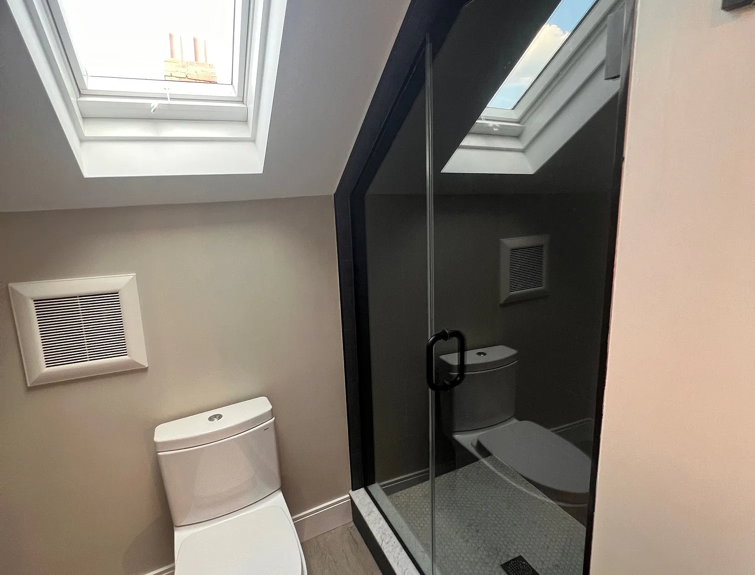 2 bed, 900 sqft, $3,100 — Photo 2