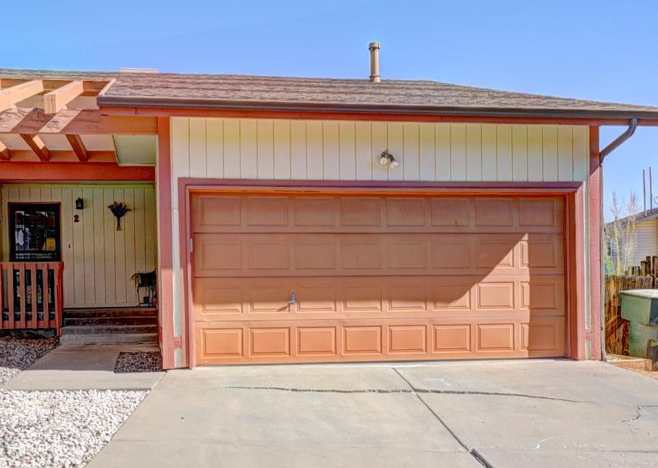 1st image of 393 1/2 E Valley Cir APT 2