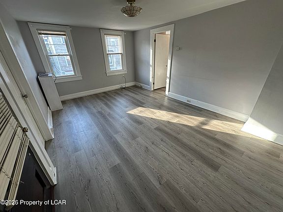 3rd image of 966 Ridge Ave UPPER
