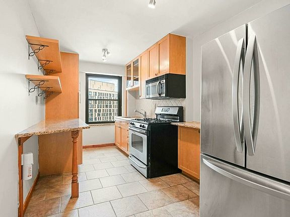 4th image of 417 Grand St APT D1201