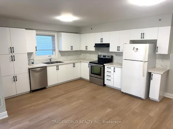 32 Saint Dunstan Dr, Toronto, ON M1L 2V3