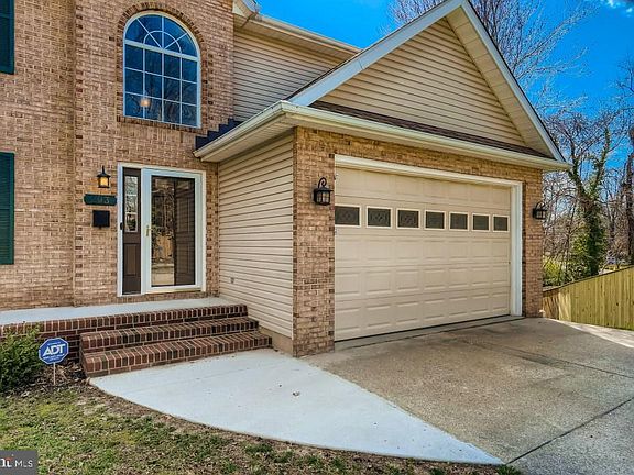 3rd image of 203 Triple Oak Ct