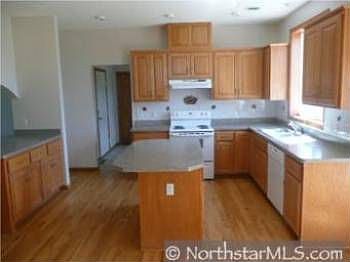 4th image of 870 Meadow Ln