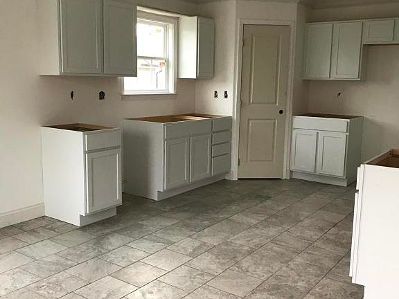 3rd image of 2216 Olivia Circle Cir