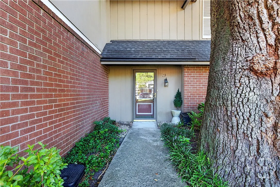 3 bed, 2.5 bath, 1720 sqft, $2,200 — Photo 2
