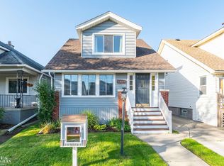 1377 Wayburn St, Grosse Pointe Park, MI 48230