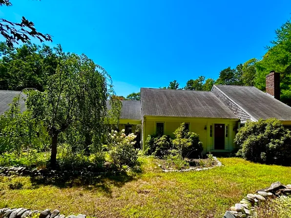 3 Mulberry Cir, East Sandwich, MA 02537