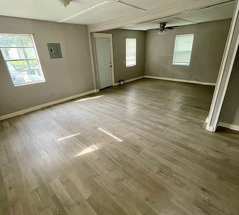 5th image of 1004 Oneal St