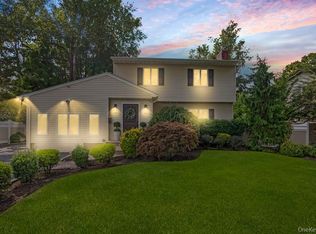 1 Earl Rd, Melville, NY 11747