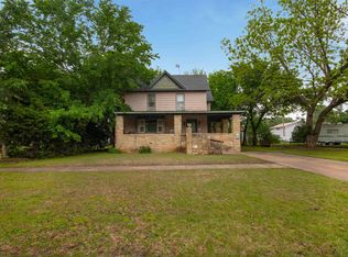 618 E 8th Ave, Winfield, KS 67156