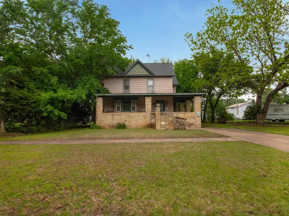 618 E 8th Ave, Winfield, KS 67156