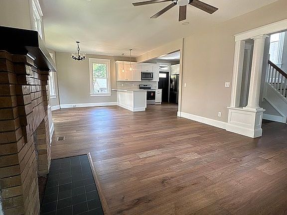 5th image of 2710 Hackberry St