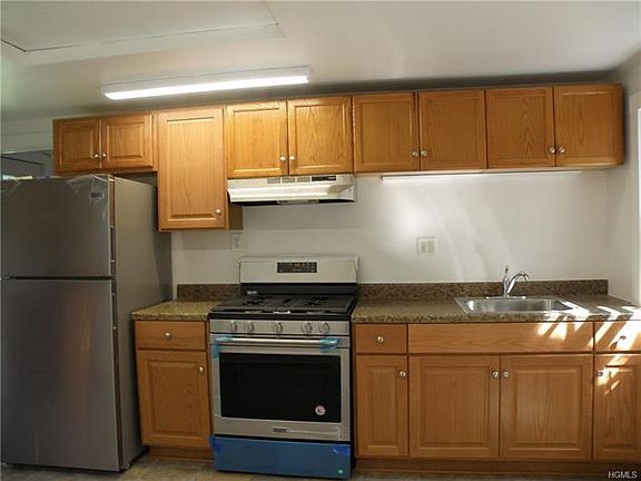 3rd image of 108 Pine St