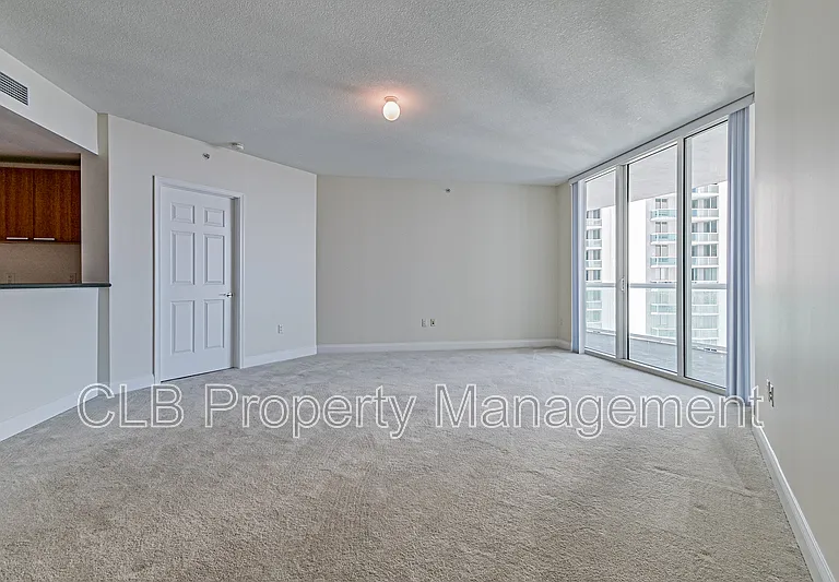 241 Riverside Dr #807 — Photo 3