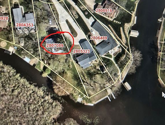 2nd image of 122 Lake Front Dr