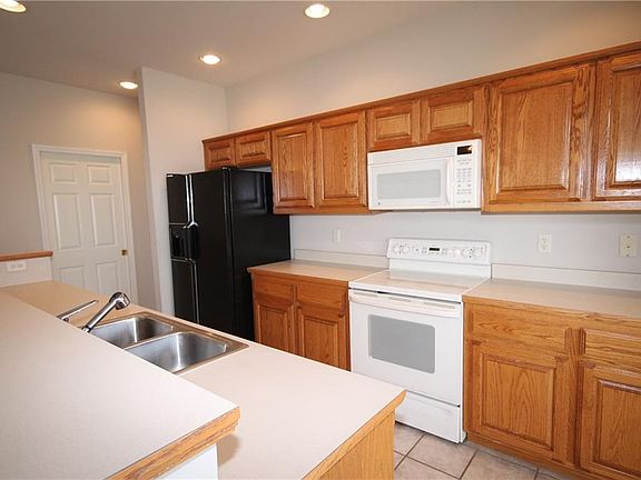 4th image of 11 Penny Ln