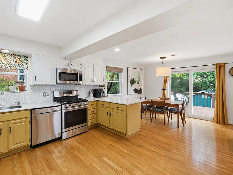 8007 Wildwood Dr — Photo 6