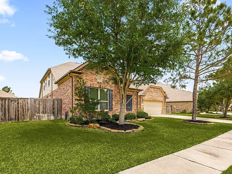 9338 Taylor Cliff Ln — Photo 4