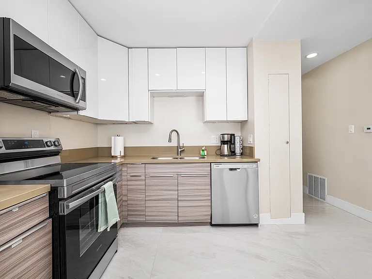1211 Seal Way #B — Photo 11