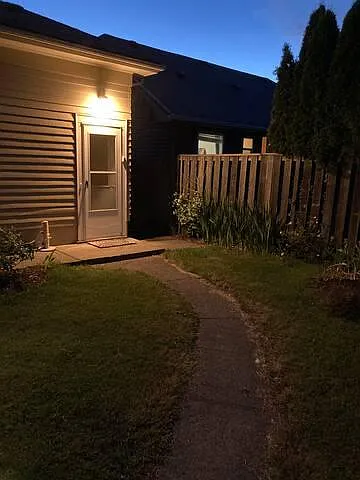 NE 66th Ave — Photo 16