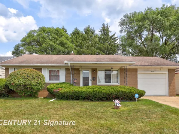 3226 S Auburn Dr, Saginaw, MI 48601