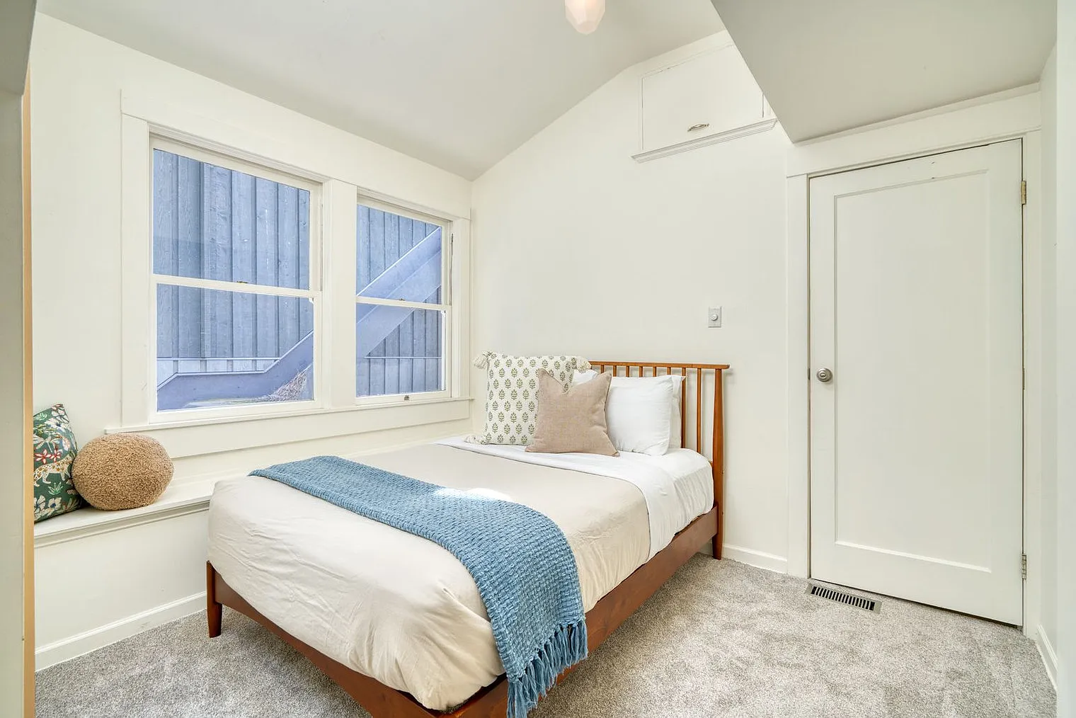 2 bed, 2.0 bath, 1216 sqft, $5,670 — Photo 3