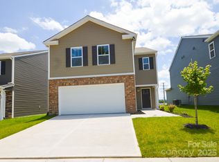 40 Lillian Ln, Hendersonville, NC 28792