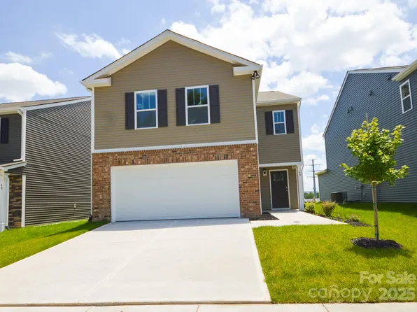 40 Lillian Ln, Hendersonville, NC 28792