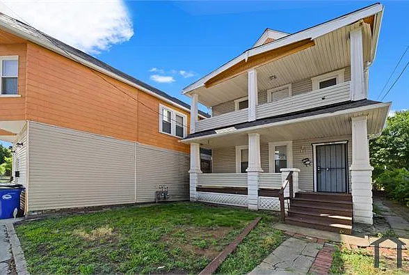 3 bed, 1272 sqft, $1,180 — Photo 2