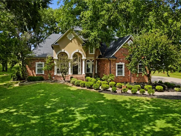 1325 Avery Pl, Siloam Springs, AR 72761