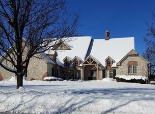 3902 Royal Fox Dr, St Charles, IL