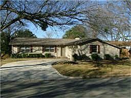 1st image of 1208 Waggoner Dr