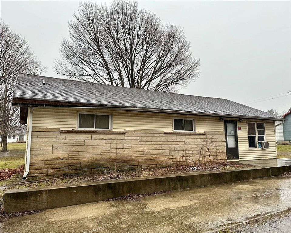 104 S West St, Potomac, IL 61865 Zillow