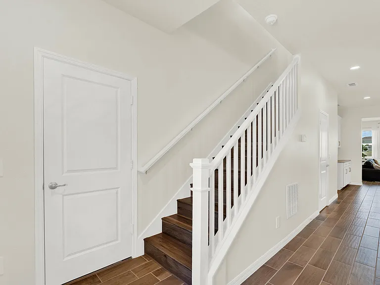 1723 Hamlin Ridge Rd — Photo 3