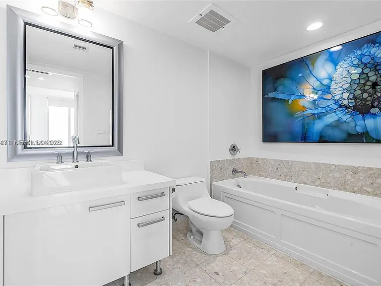 185 SW 7th St #3611 — Photo 14