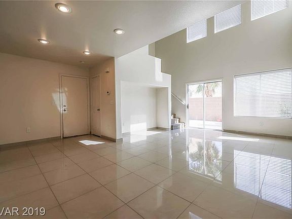 4th image of 5692 Woods Crossing St
