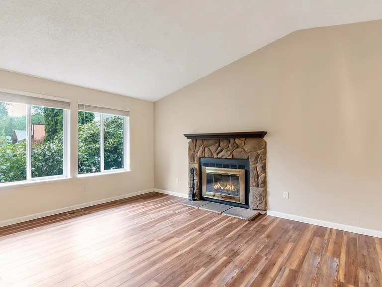 1132 S 22nd Ct — Photo 3