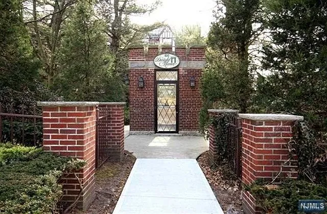 100 E Palisade Ave #D1-10 photo 1
